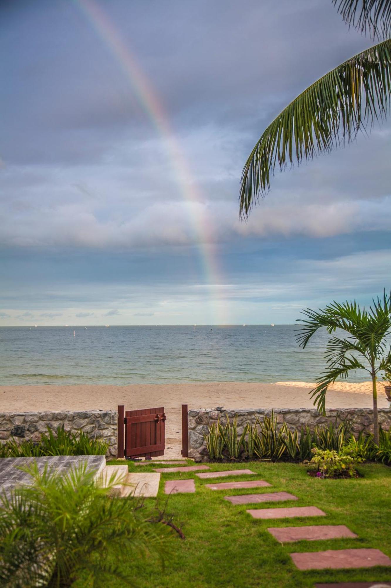 Absolute Beachfront Villa Ban Huai Yang Exterior photo